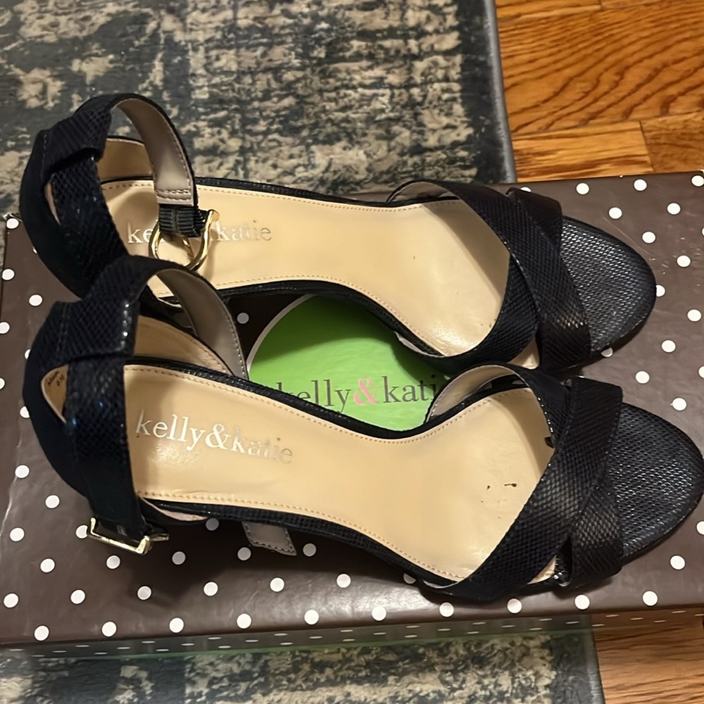 Kelly & Katie Chris Heels - Picture 6 of 8